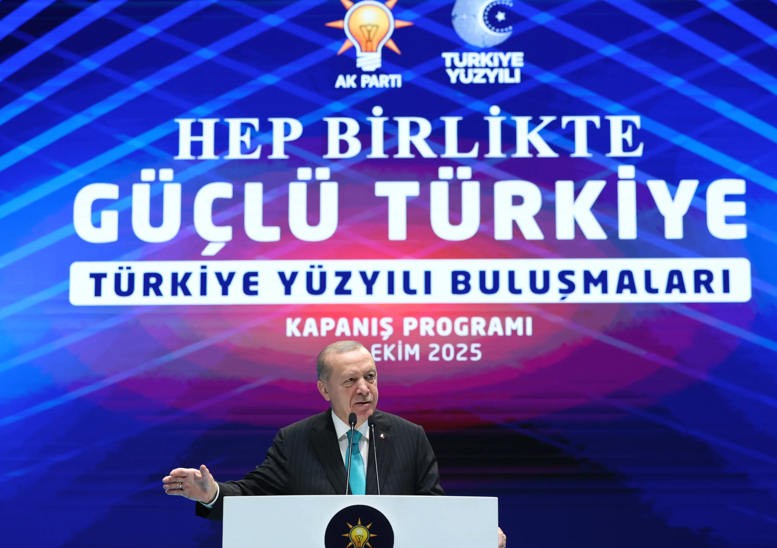 Cumhurbaşkanı Erdoğan, Türkiye Yüzyılı Buluşmaları'nın kapanışında yaptığı konuşmada birlik ve