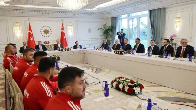 Cumhurbaşkanı Erdoğan, Türkiye Yağlı Güreş Ligi boy birincilerini kabul etti.