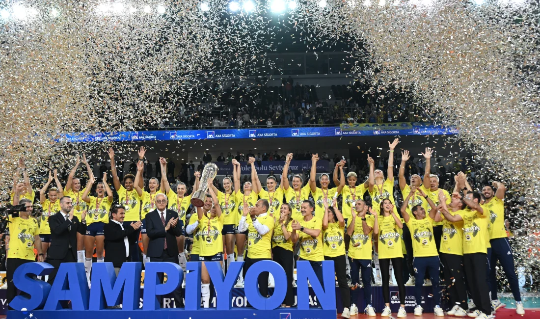 Kadınlar AXA Sigorta Şampiyonlar Kupası'nda VakıfBank’ı 3-2 mağlup eden Fenerbahçe,