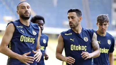 Fenerbahçe’de Şok Gelişme: İrfan Can Kahveci ve Cenk Tosun Kadro Dışı Fenerbahçe'de iki önemli isim, İrfan Can Kahveci ve Cenk Tosun,