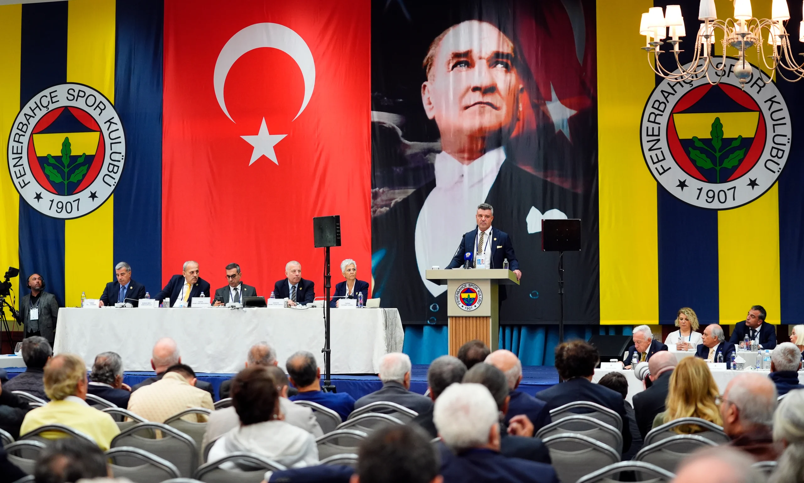 Fenerbahçe Başkanı Sadettin Saran, Yüksek Divan Kurulu Toplantısı’nda kulübün geleceği