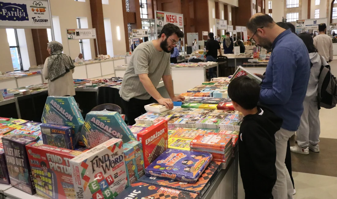 Gaziantep’te 9. Kitap Fuarı “Gazze” Temasıyla Kapılarını Açtı Gaziantep’te bu yıl dokuzuncusu düzenlenen kitap fuarı, Gazze temasıyla kitapseverleri