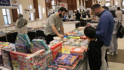 Gaziantep’te bu yıl dokuzuncusu düzenlenen kitap fuarı, Gazze temasıyla kitapseverleri