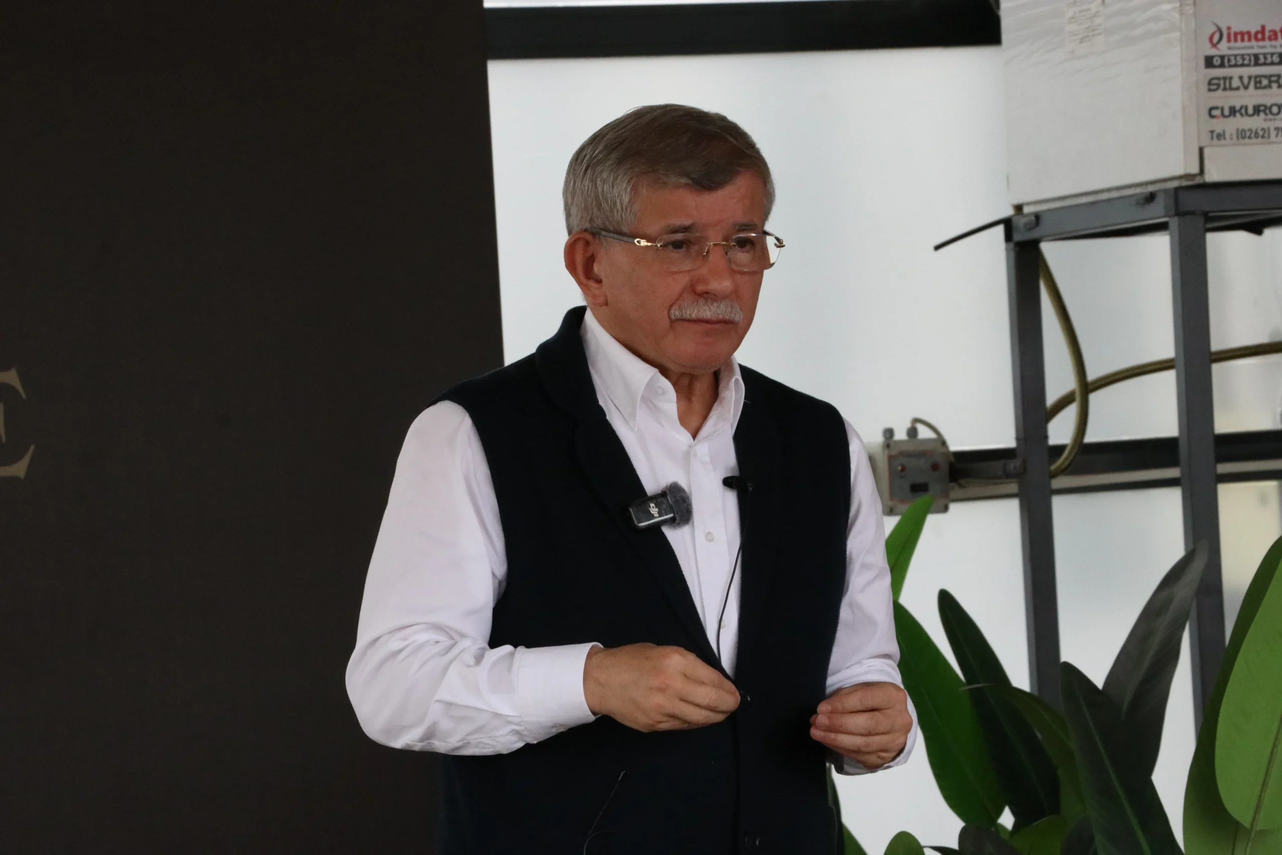 Ahmet Davutoğlu, Kayseri’de gençlerle buluştuğu söyleşide Gazze’deki dramın tüm insanlığı