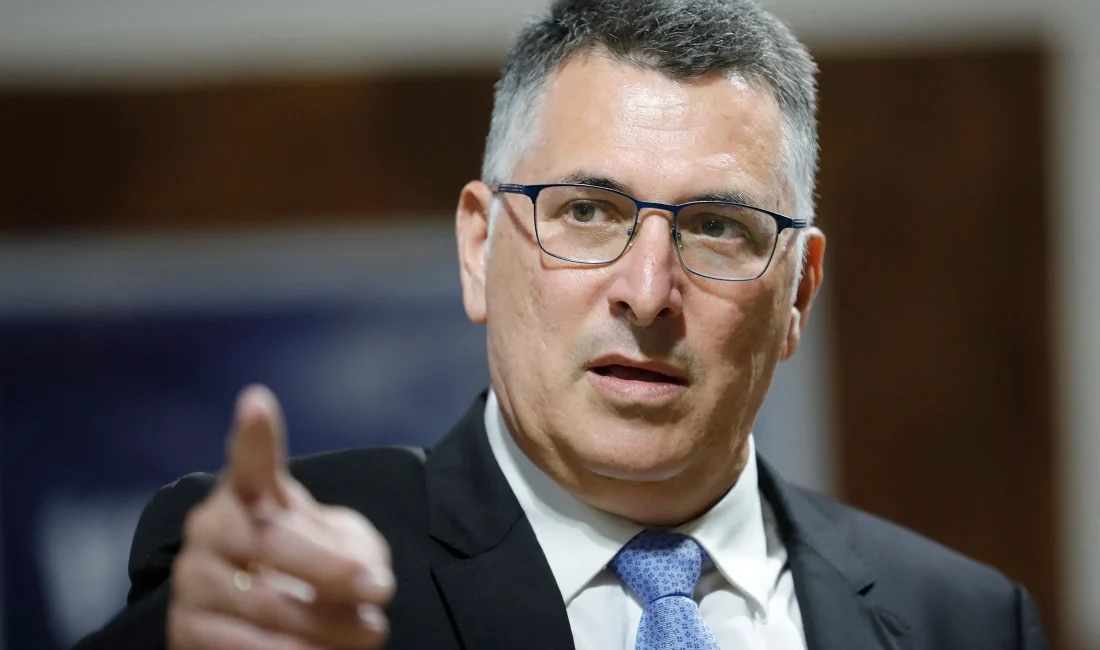 İsrail’den Türkiye’ye Yaptırım Suçlaması: “Sadece Sözle Değil, Yaptırımla Karşılaşıyoruz” İsrail Dışişleri Bakanı Gideon Saar, Türkiye'nin İsrail'e yönelik sadece açıklamalarla