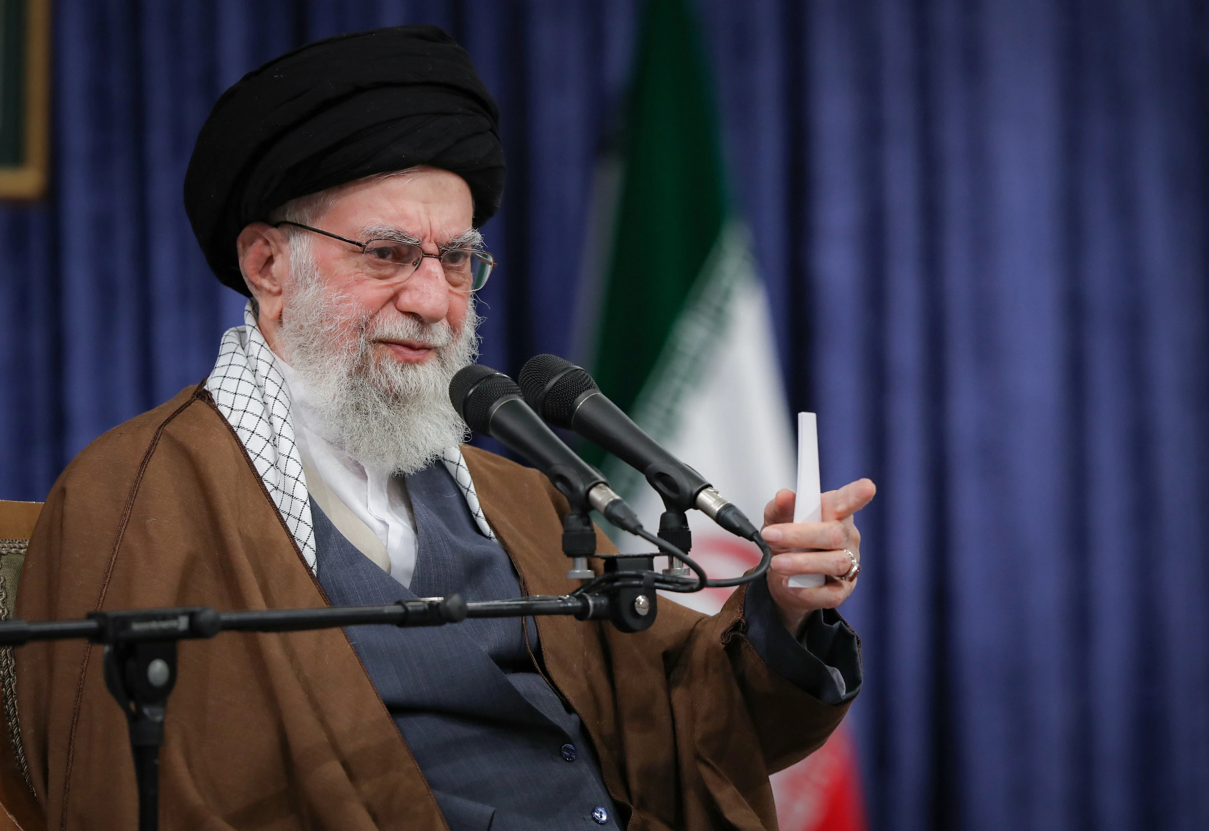 İran lideri Hamaney, ABD Başkanı Trump’ın “İran’ın nükleer tesislerini yok