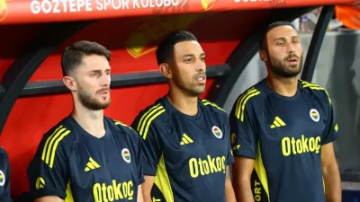 Fenerbahçe’de kriz büyüyor: İrfan Can şokta! Fenerbahçe’de İrfan Can Kahveci ve Cenk Tosun kadro dışı kaldı.