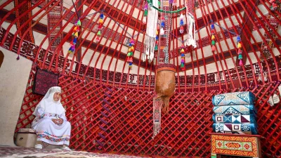 Kazakistan’ın Aktau kentinden TÜRKSOY’a hediye edilen 7 kanatlı Kazak Yurt