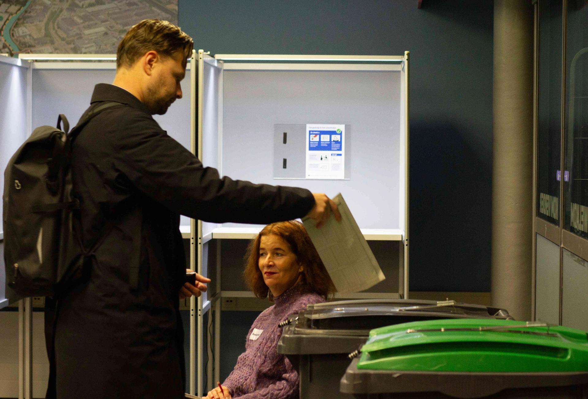 Hollanda’da seçmenler sandık başına gitti. 27 parti ve 1166 aday,