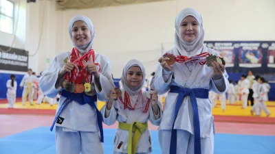Konya’da yaşayan Emilia, Khaiya ve Emine Elif Küçükkaraca kardeşler, judo