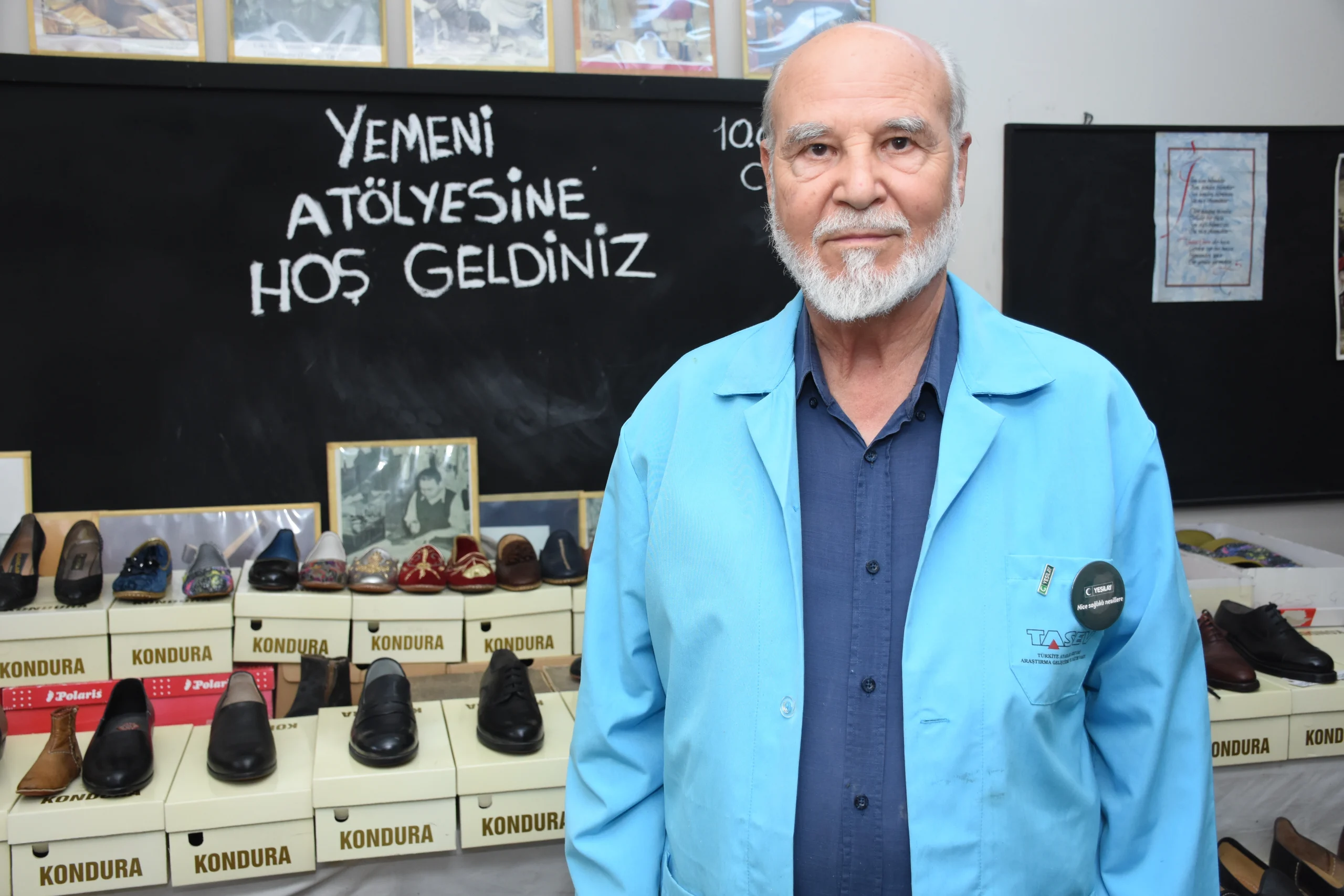 Ahmet Sağkaya, 74 yıllık ayakkabıcılık tecrübesini gönüllü olarak kadın kursiyerlere