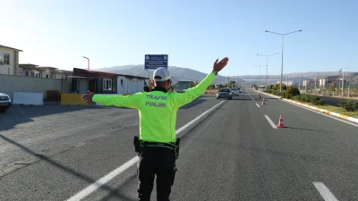 Karayolları Genel Müdürlüğü, ülke genelindeki bazı yol kesimlerinde süren çalışmalar