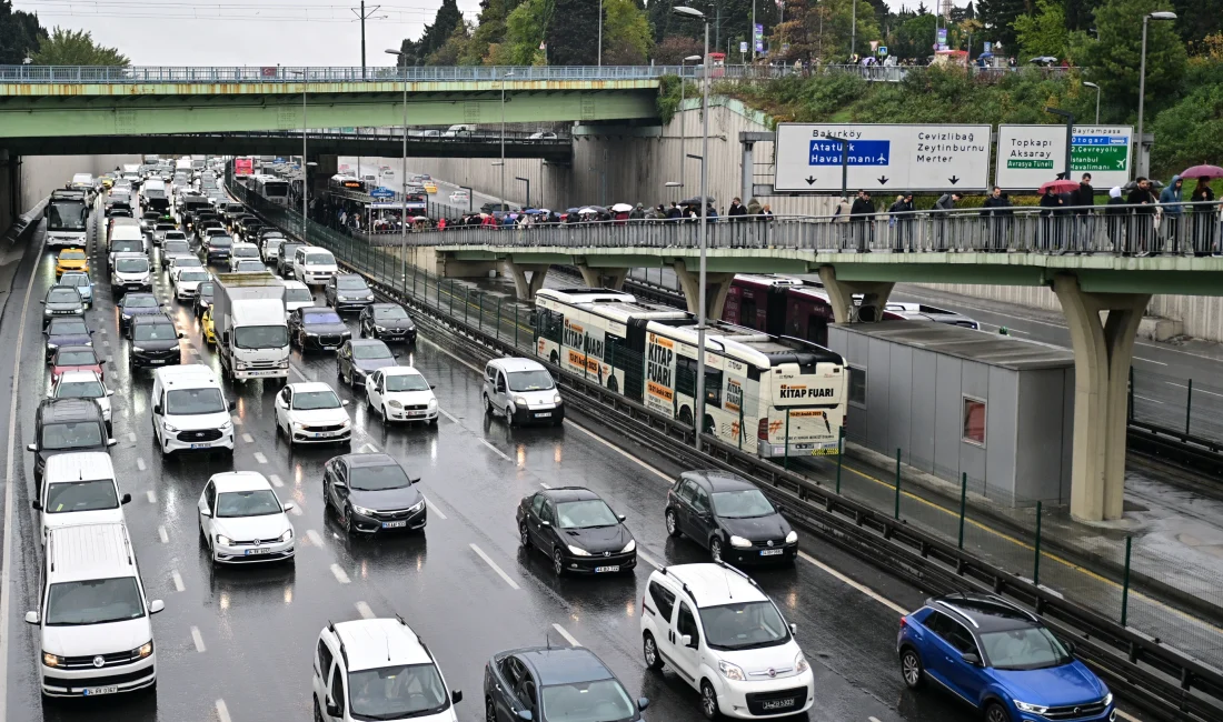 Karayollarında süren bakım ve onarım çalışmaları nedeniyle birçok güzergahta trafiğe
