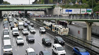 Karayollarında süren bakım ve onarım çalışmaları nedeniyle birçok güzergahta trafiğe
