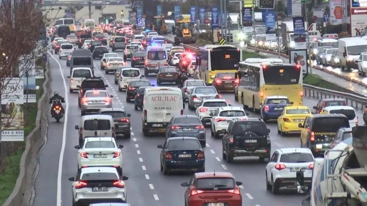 Türkiye genelinde süren yol çalışmaları nedeniyle birçok noktada ulaşım kontrollü