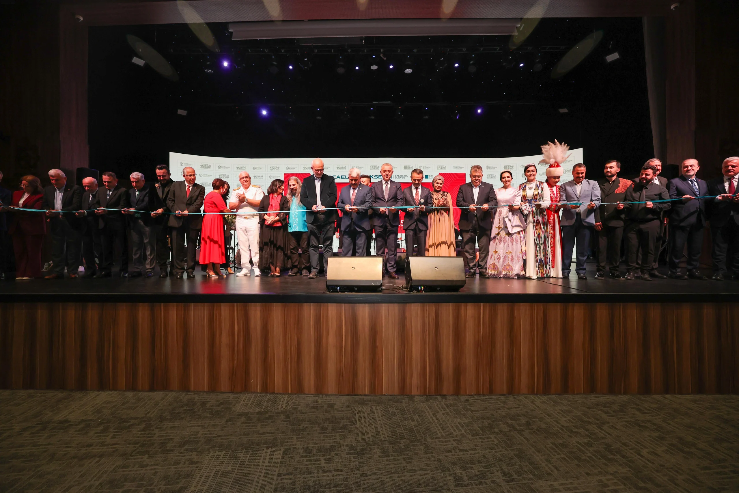 Kocaeli Kitap Fuarı’nın açılışı, Türk dünyasının ezgilerinin seslendirildiği "Altaylardan Tuna’ya: