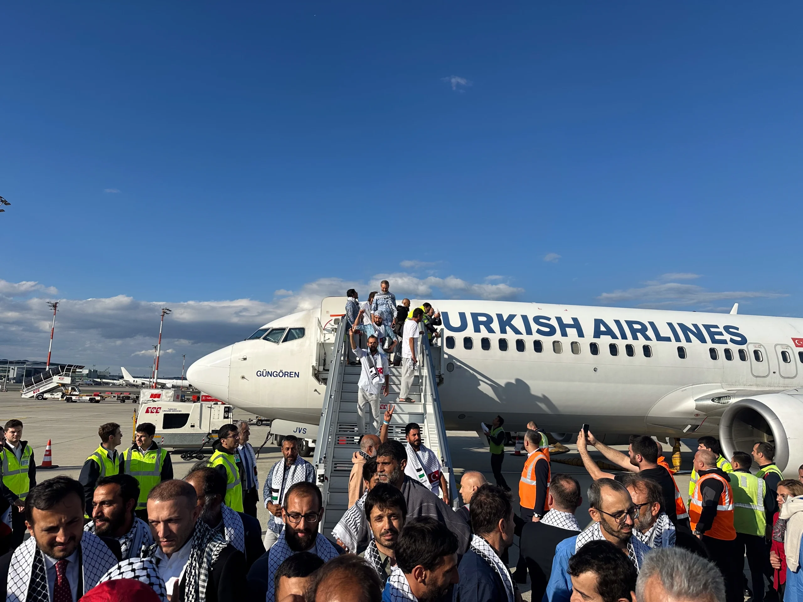 İsrail'in uluslararası sularda alıkoyduğu Sumud Filosu aktivistleri, Türkiye'ye dönüşte İstanbul