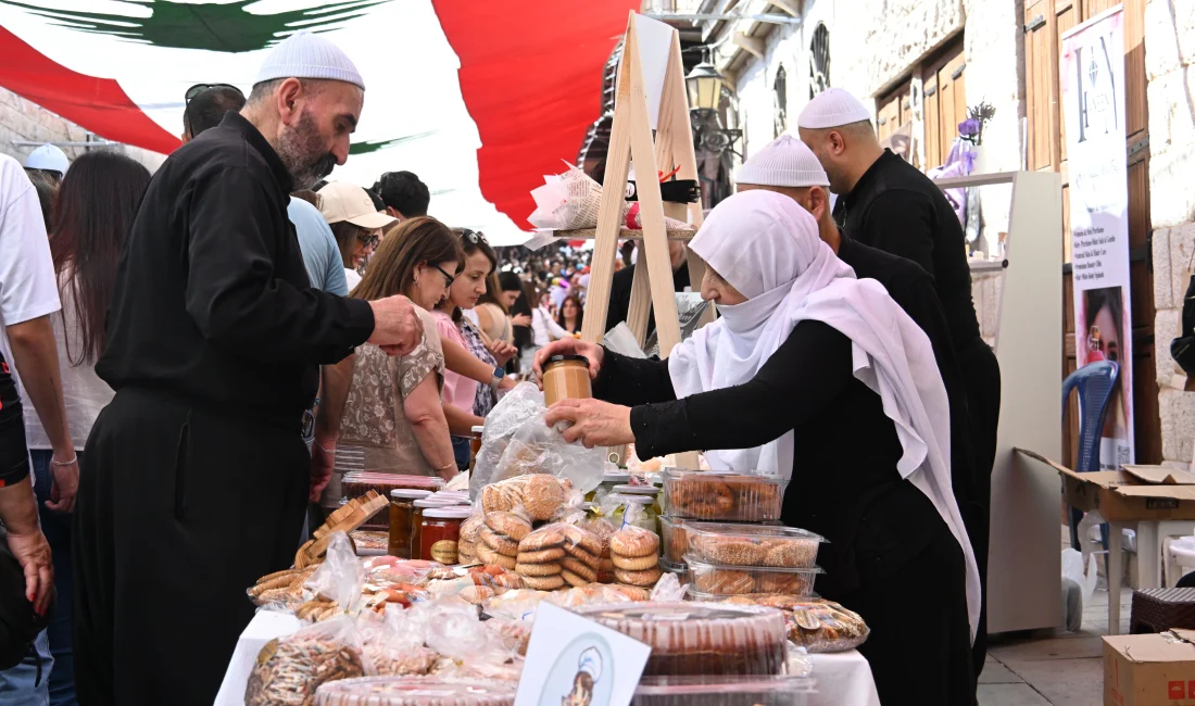 Lübnan’da Umudun Sesi: Raşeyya Pekmez Festivali Coşkuyla Gerçekleşti İsrail saldırıları nedeniyle geçen yıl yapılamayan Raşeyya Pekmez Festivali, bu