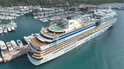 Muğla’nın Marmaris ilçesi, Aida Stella kruvaziyer gemisiyle gelen 2 bin