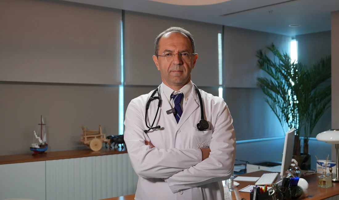 Yeni Nesil Kanser Tedavileri Umut Veriyor Ancak Yan Etkiler Göz Ardı Edilmemeli Prof. Dr. Mesut Şeker, yeni nesil kanser tedavilerinin umut vadettiğini