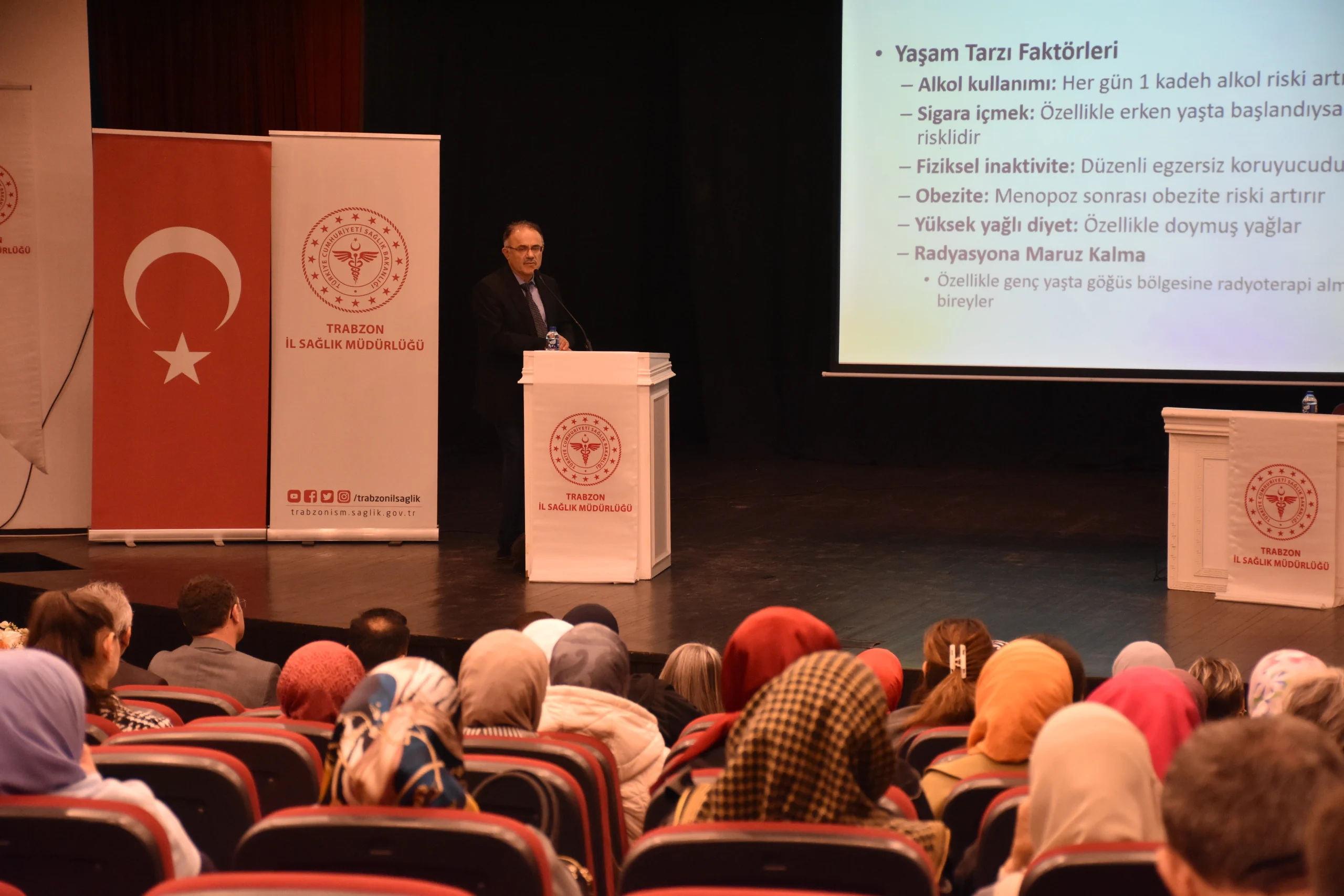 Trabzon’da düzenlenen farkındalık etkinliğinde uzmanlar, meme kanserinde erken tanının hayat