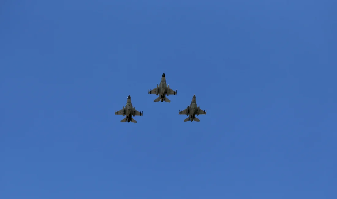 Fethiye Semalarında F-16 Şovu Nefes Kesti Muğla'nın Fethiye ilçesinde düzenlenen Ölüdeniz Hava Oyunları Festivali'nde F-16 savaş