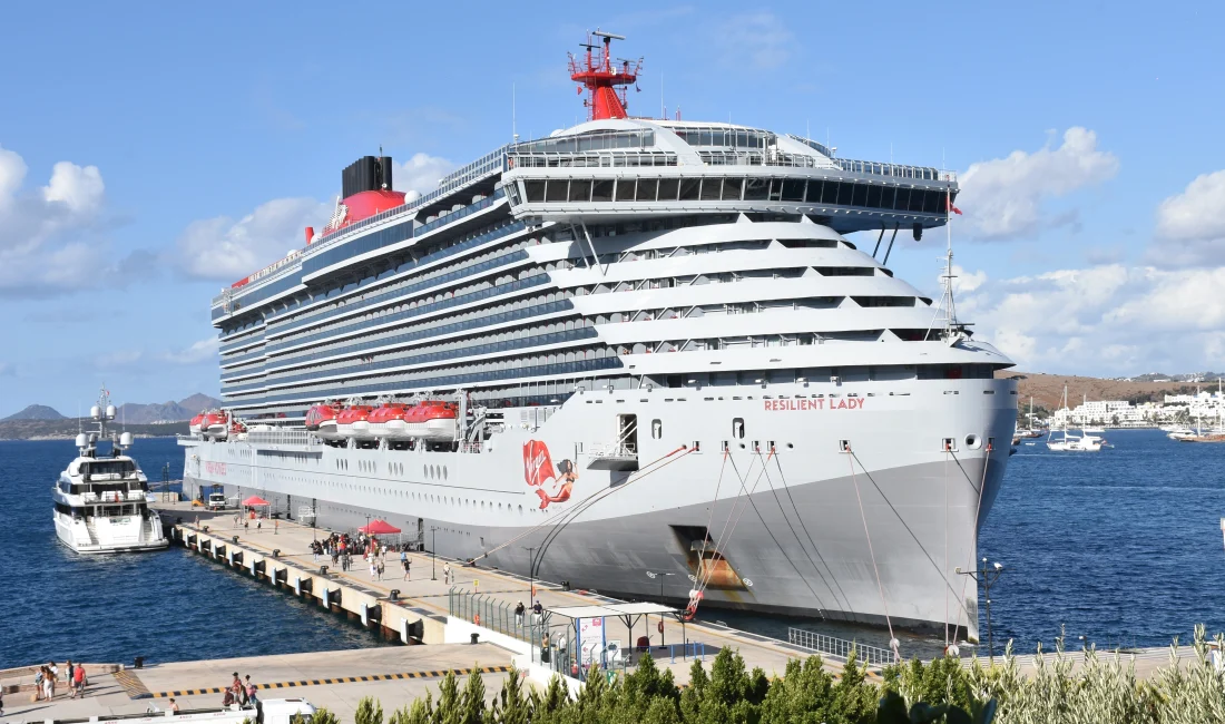 Bodrum, “Resilient Lady” ile 2.612 Kruvaziyer Yolcusunu Ağırladı Muğla’nın Bodrum ilçesi, Bahamalar bayraklı dev kruvaziyer “Resilient Lady” ile