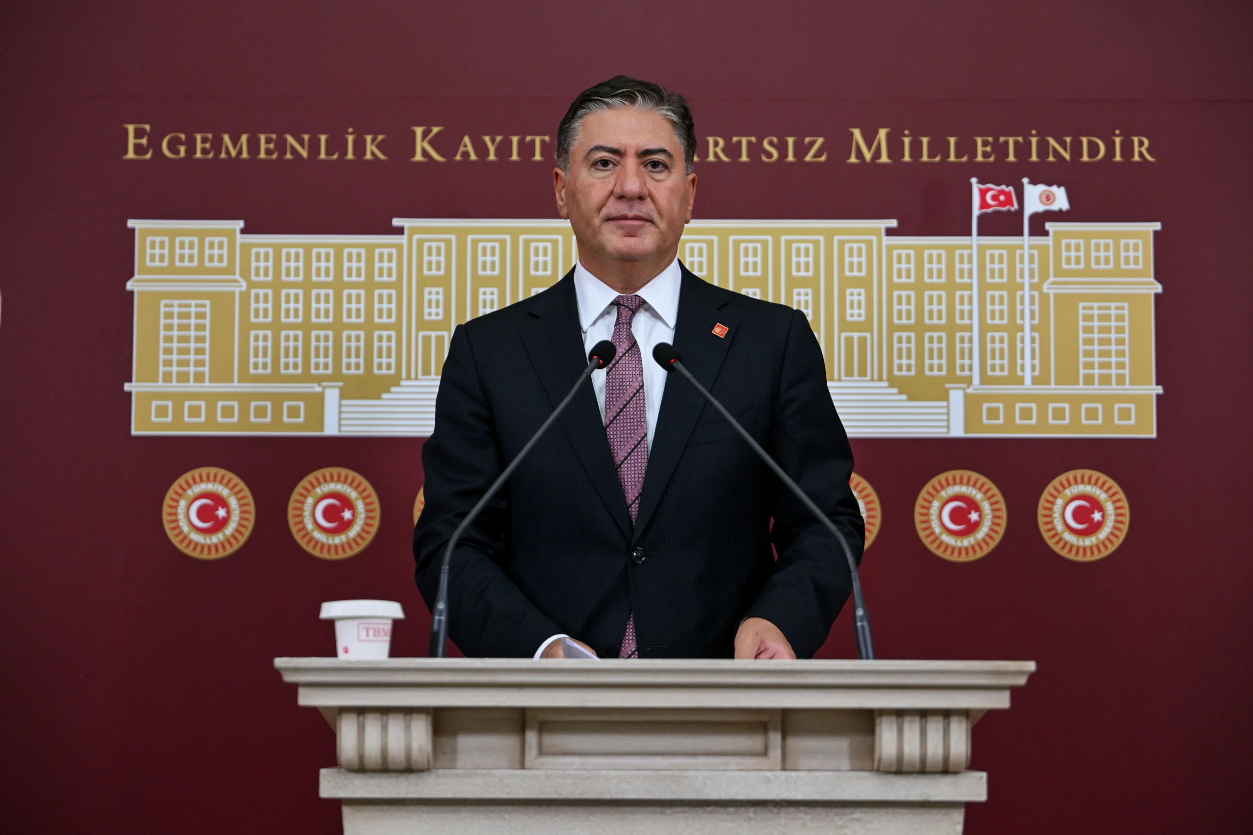 CHP Grup Başkanvekili Murat Emir, DEM Partisi grup toplantısındaki sloganları