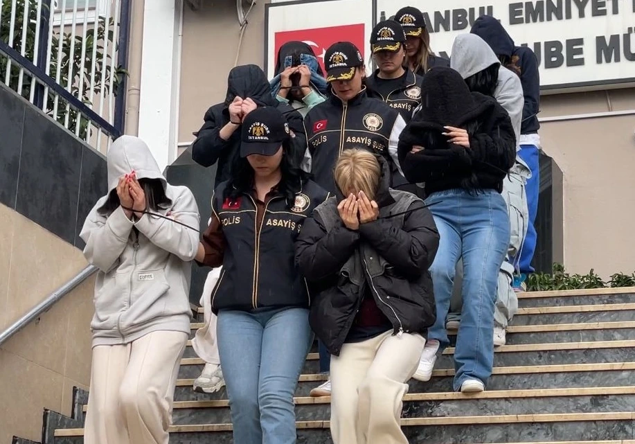 İstanbul merkezli 3 ilde düzenlenen fuhuş operasyonunda 14 kadın kurtarıldı,