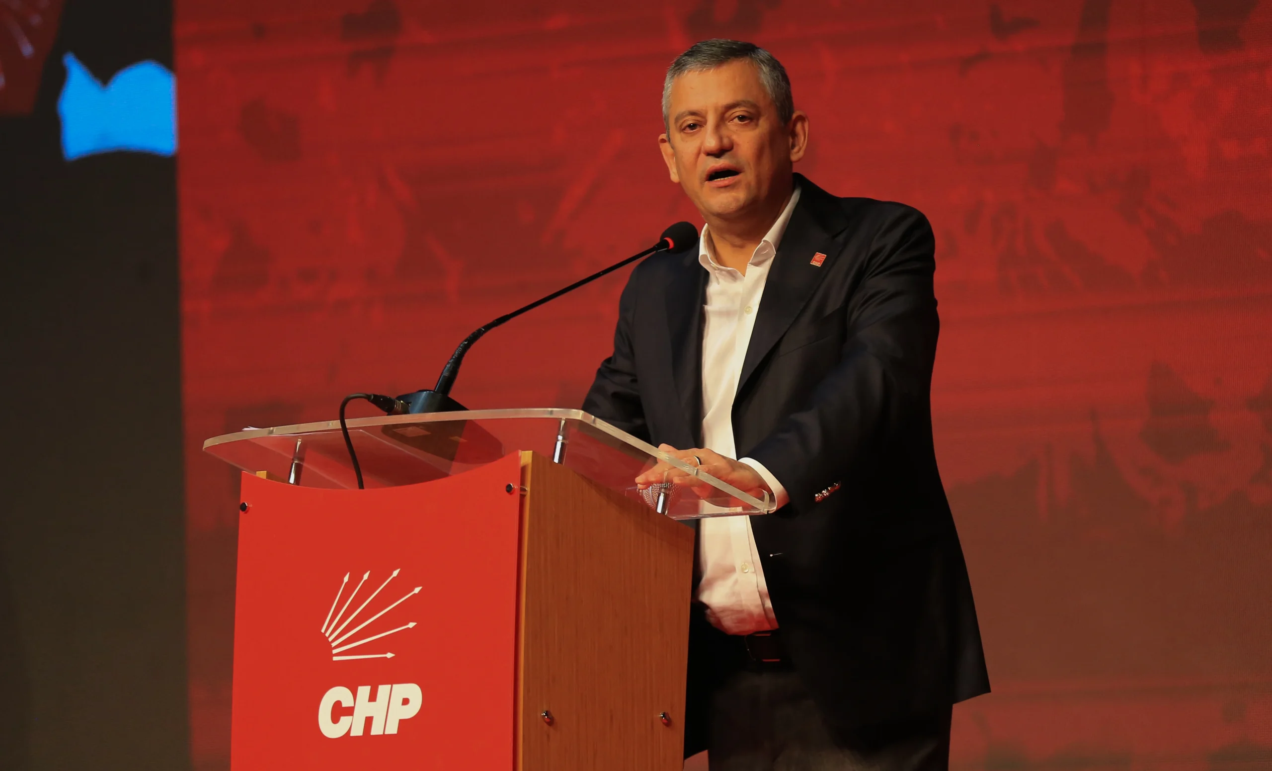 CHP Genel Başkanı Özgür Özel, Manisa İl Kongresi’nde partisinin iktidar