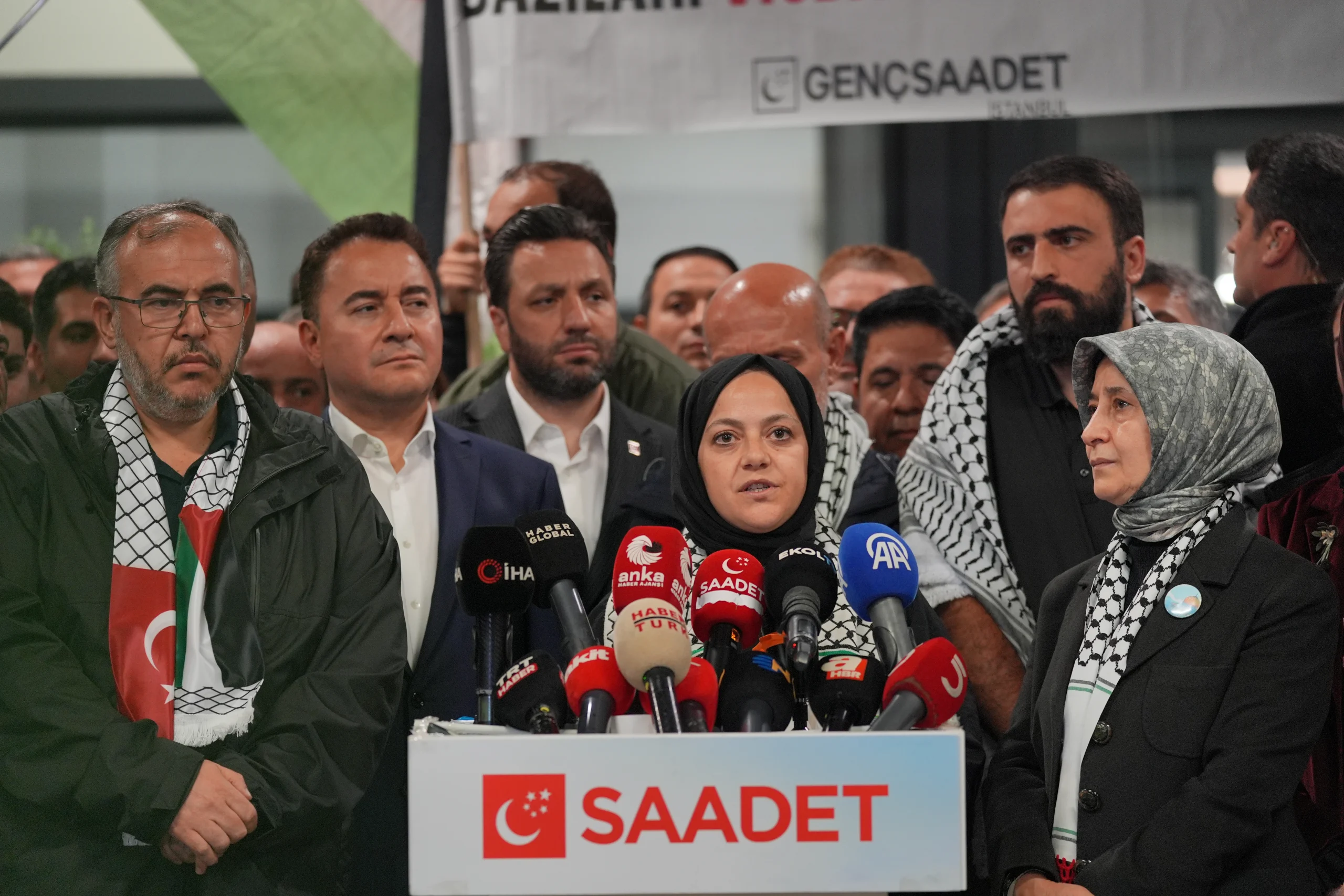 İsrail tarafından alıkonulan Özgürlük Filosu'ndaki 3 Türk milletvekili, Azerbaycan aktarmalı