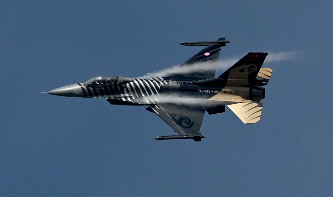 SOLOTÜRK, Anıtkabir Semalarında Gösteri Öncesi Uçuş Gerçekleştirdi 29 Ekim Cumhuriyet Bayramı öncesinde Anıtkabir üzerinde uçan SOLOTÜRK, çevre