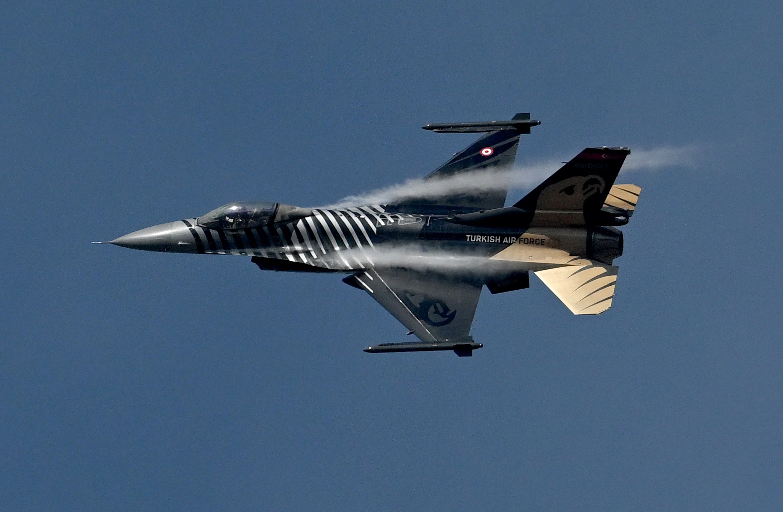 29 Ekim Cumhuriyet Bayramı öncesinde Anıtkabir üzerinde uçan SOLOTÜRK, çevre