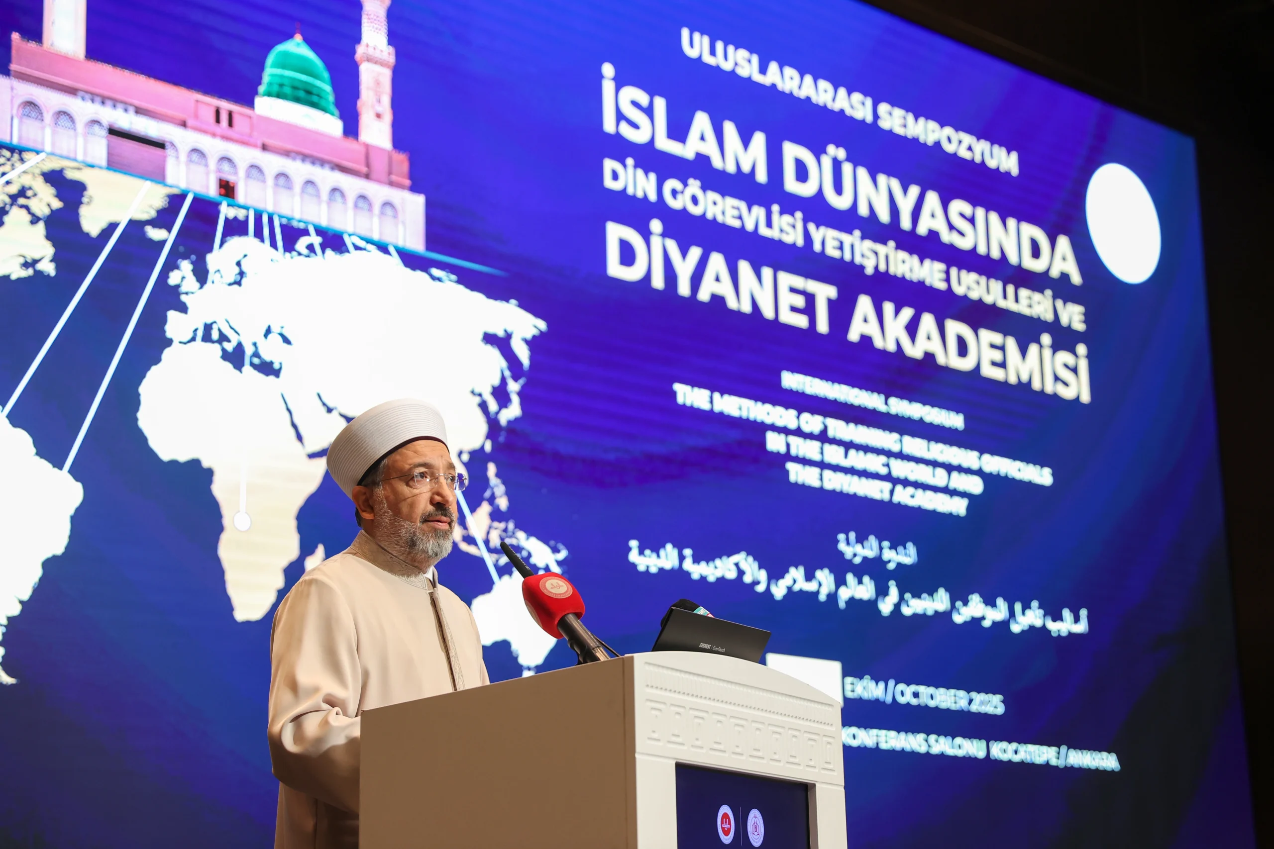 Diyanet İşleri Başkanlığı tarafından düzenlenen sempozyumda, din görevlisi eğitiminde nitelikli