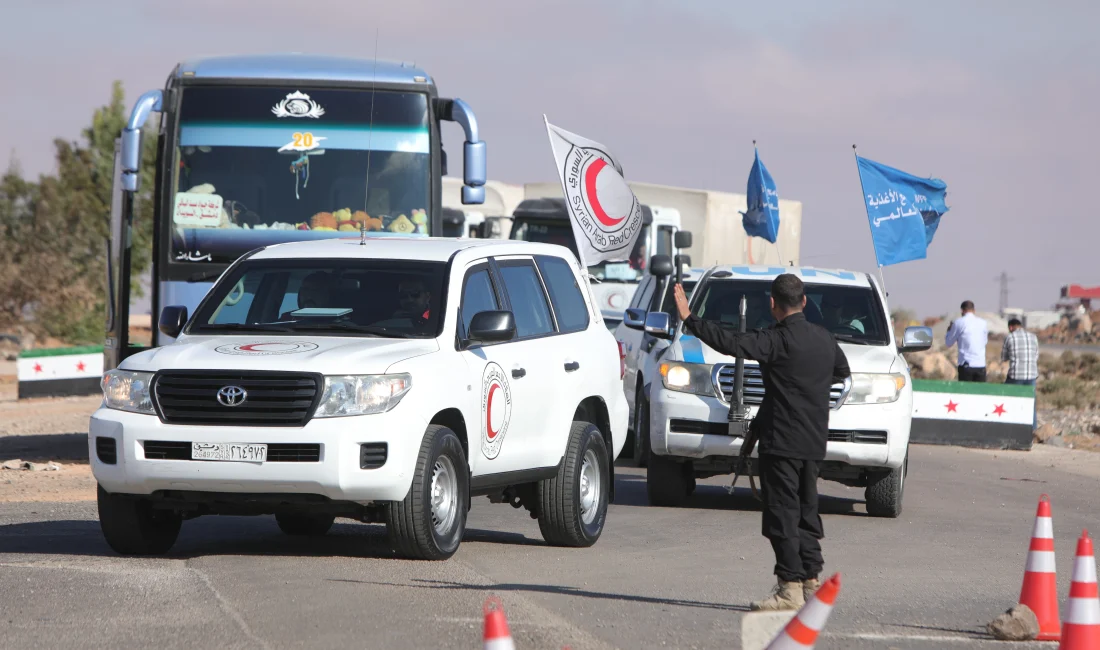 Suriye Arap Kızılayı öncülüğünde, Süveyda’ya temel ihtiyaç malzemeleri taşıyan insani