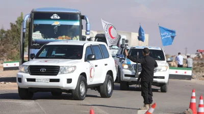 Suriye Arap Kızılayı öncülüğünde, Süveyda’ya temel ihtiyaç malzemeleri taşıyan insani