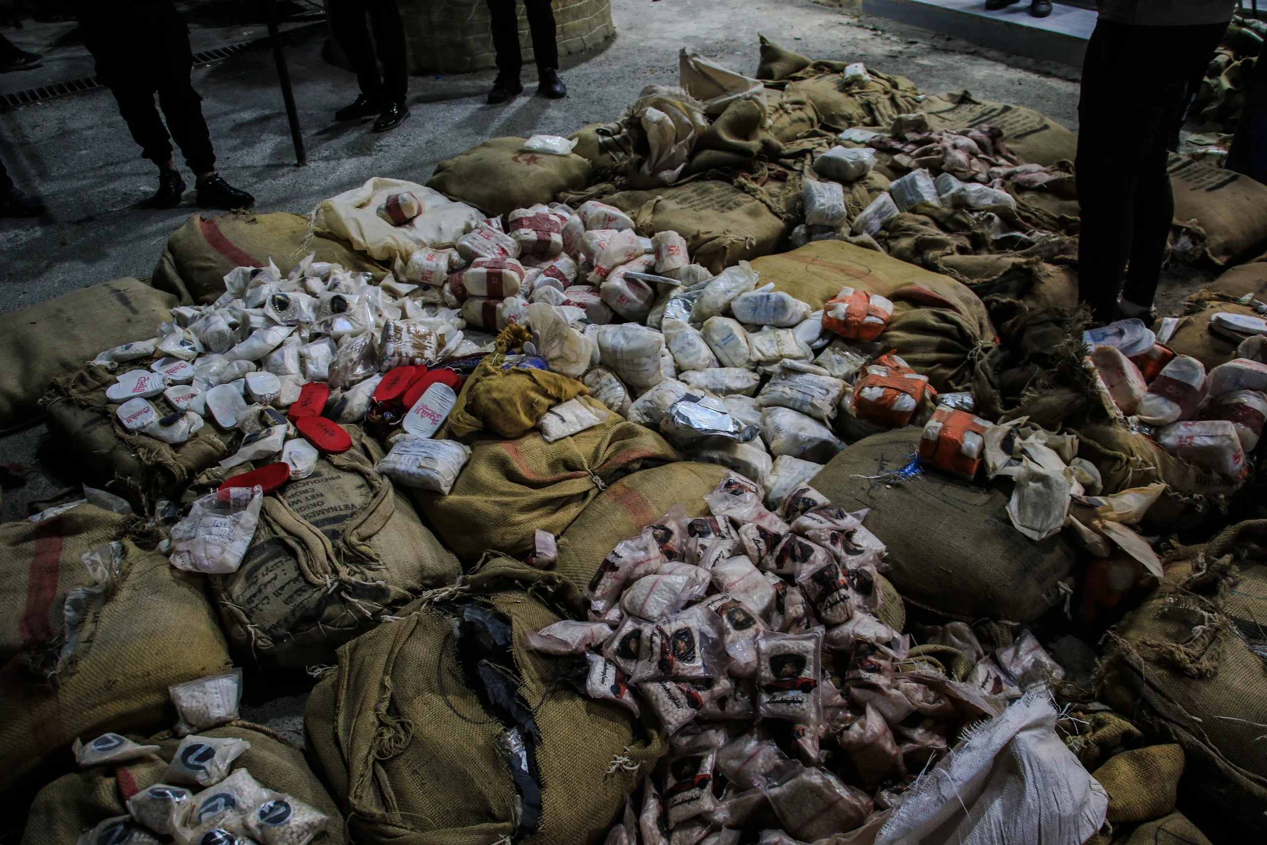 Suriye İçişleri Bakanlığı, Şam’ın Dumayr bölgesinde yürüttüğü operasyonla yurt dışına