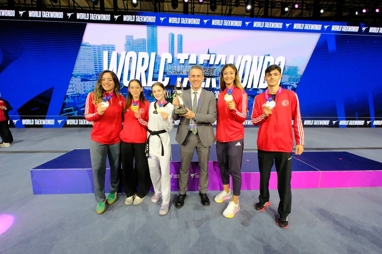Türkiye, Çin’de düzenlenen Dünya Tekvando Şampiyonası’nda kadınlarda takım halinde dünya