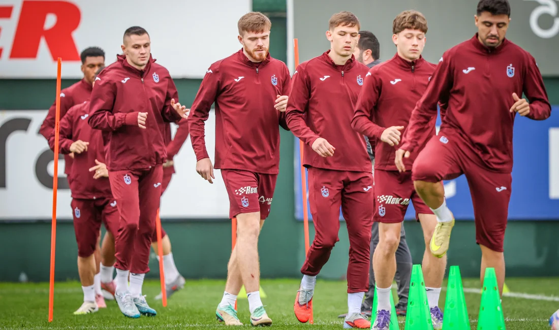 Trabzonspor, Galatasaray ile oynayacağı zorlu maçın hazırlıklarını taktik ağırlıklı antrenmanla