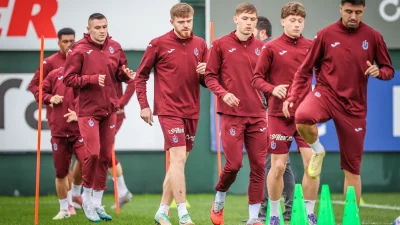Trabzonspor, Galatasaray ile oynayacağı zorlu maçın hazırlıklarını taktik ağırlıklı antrenmanla