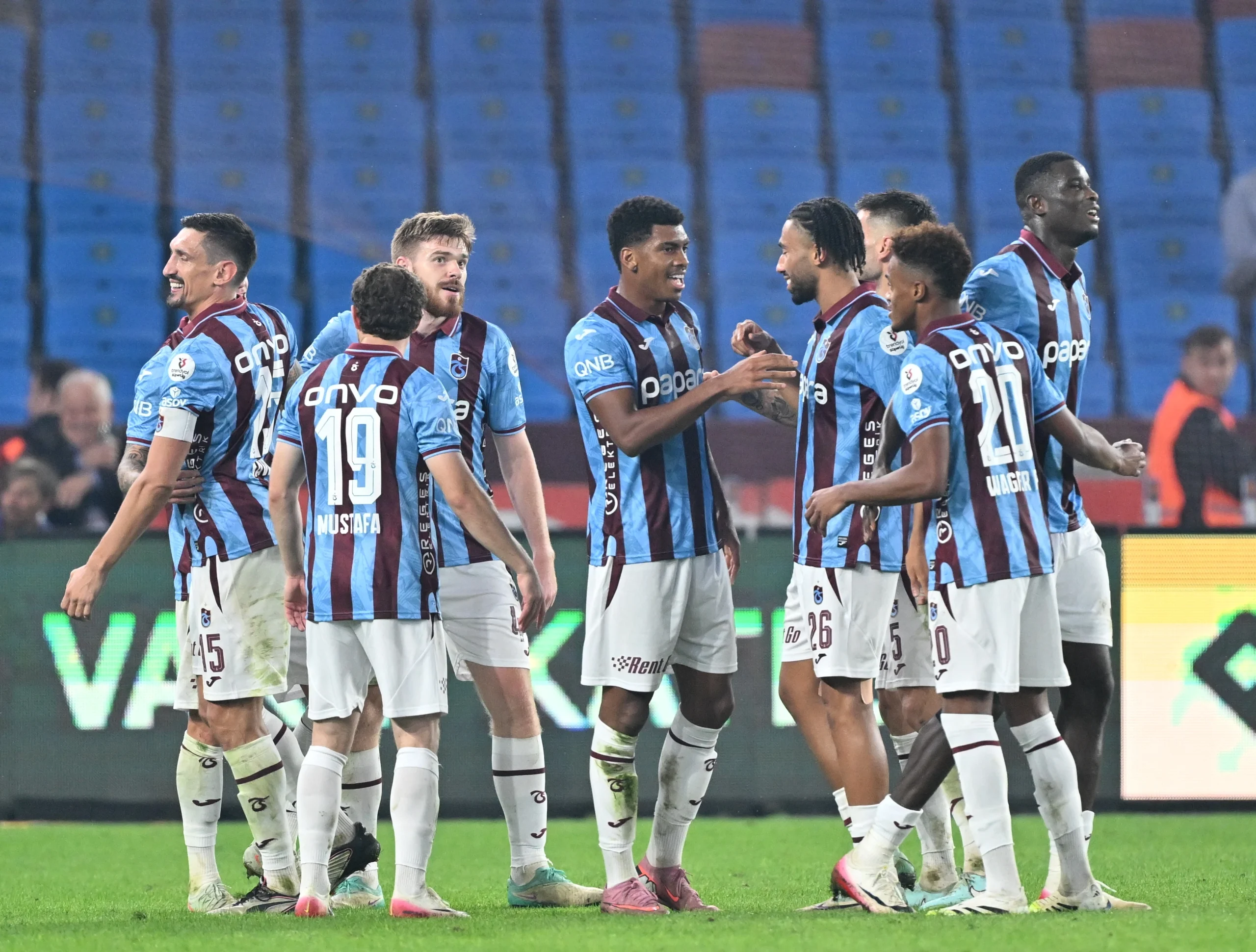 Trabzonspor, sahasında ağırladığı Kayserispor'u 4-0 mağlup ederek Süper Lig'de farklı