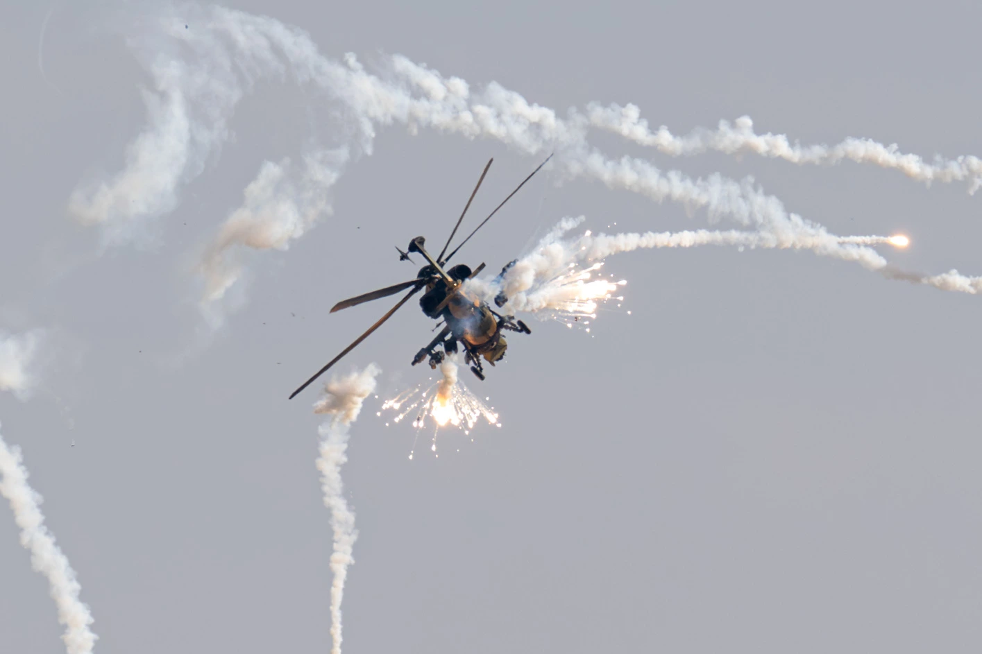 TSK’nın ateş gücünü sergilediği “Ateş Serbest-2025”te yerli silahlar, yeni nesil