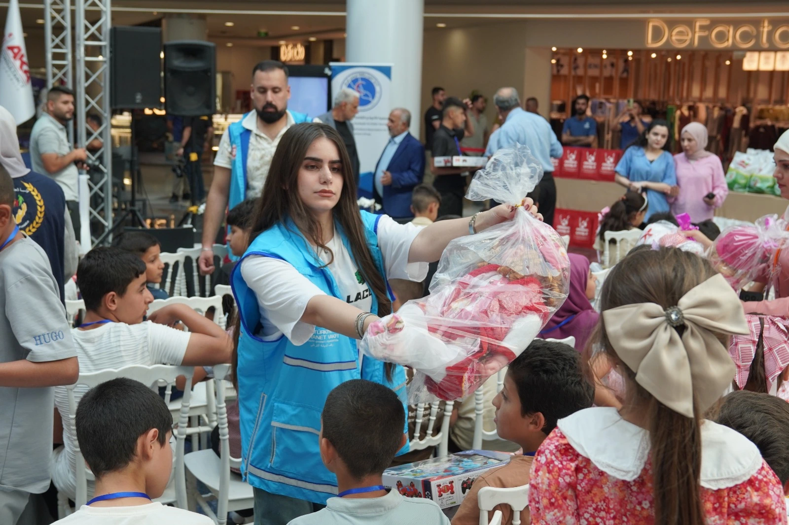 Türkiye Diyanet Vakfı, Kerkük’te düzenlediği “Mutluluğun Nabzı” festivaliyle 100 yetim