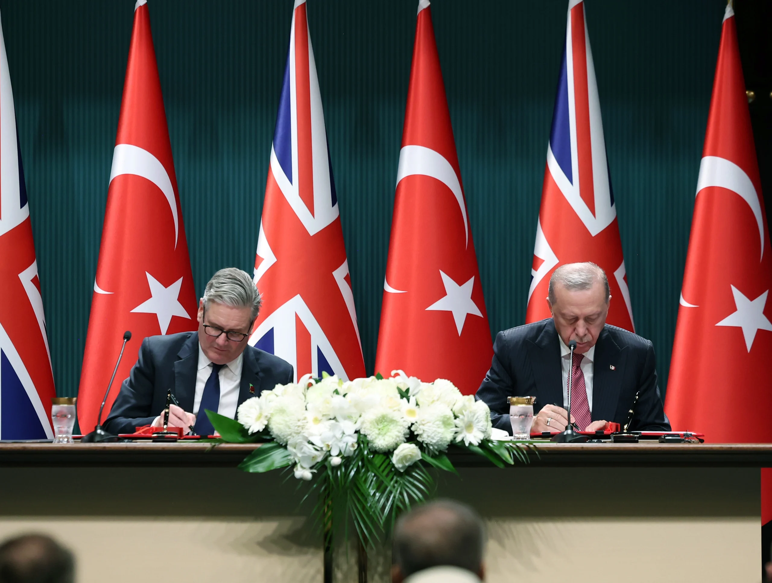 Cumhurbaşkanı Erdoğan ve İngiltere Başbakanı Starmer, Eurofighter Typhoon savaş uçakları