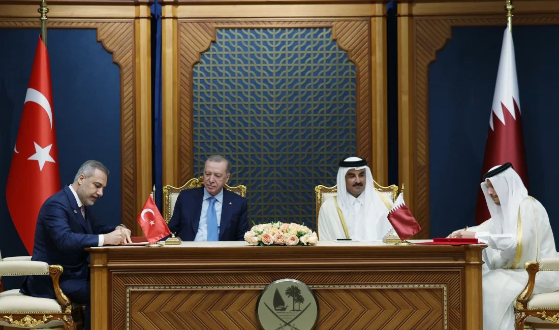 Türkiye ile Katar Arasında Stratejik Anlaşmalar İmzalandı Türkiye ile Katar arasında stratejik iş birliğini güçlendiren anlaşmalar ve