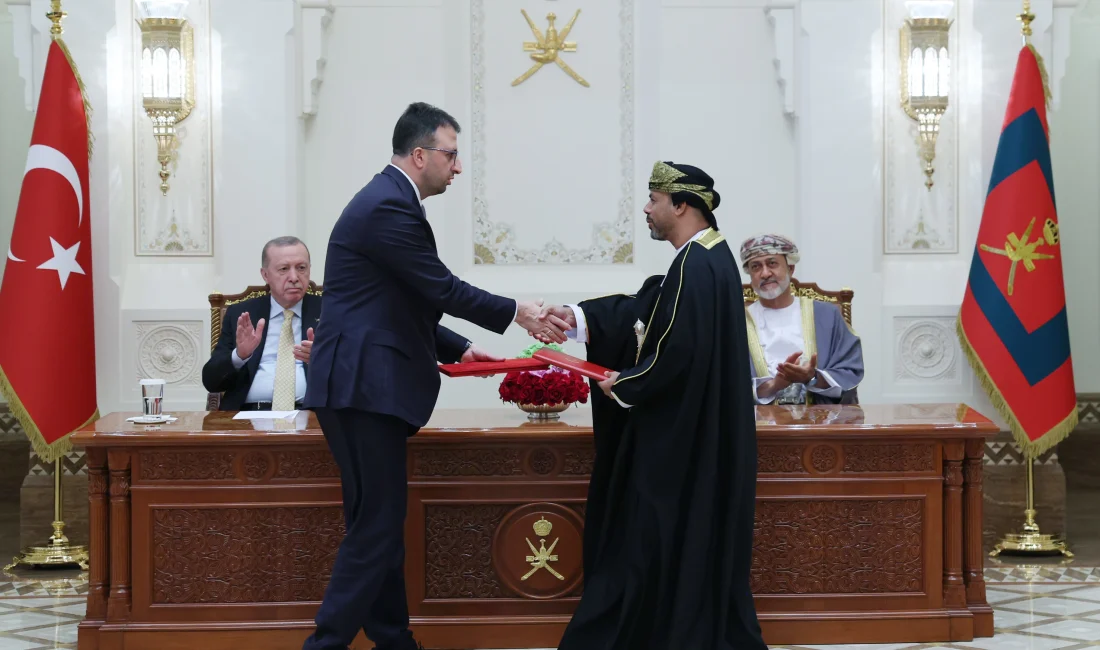 Türkiye ile Umman Arasında 15 Stratejik Anlaşma İmzalandı Cumhurbaşkanı Erdoğan’ın Umman ziyareti kapsamında iki ülke arasında savunmadan enerjiye,