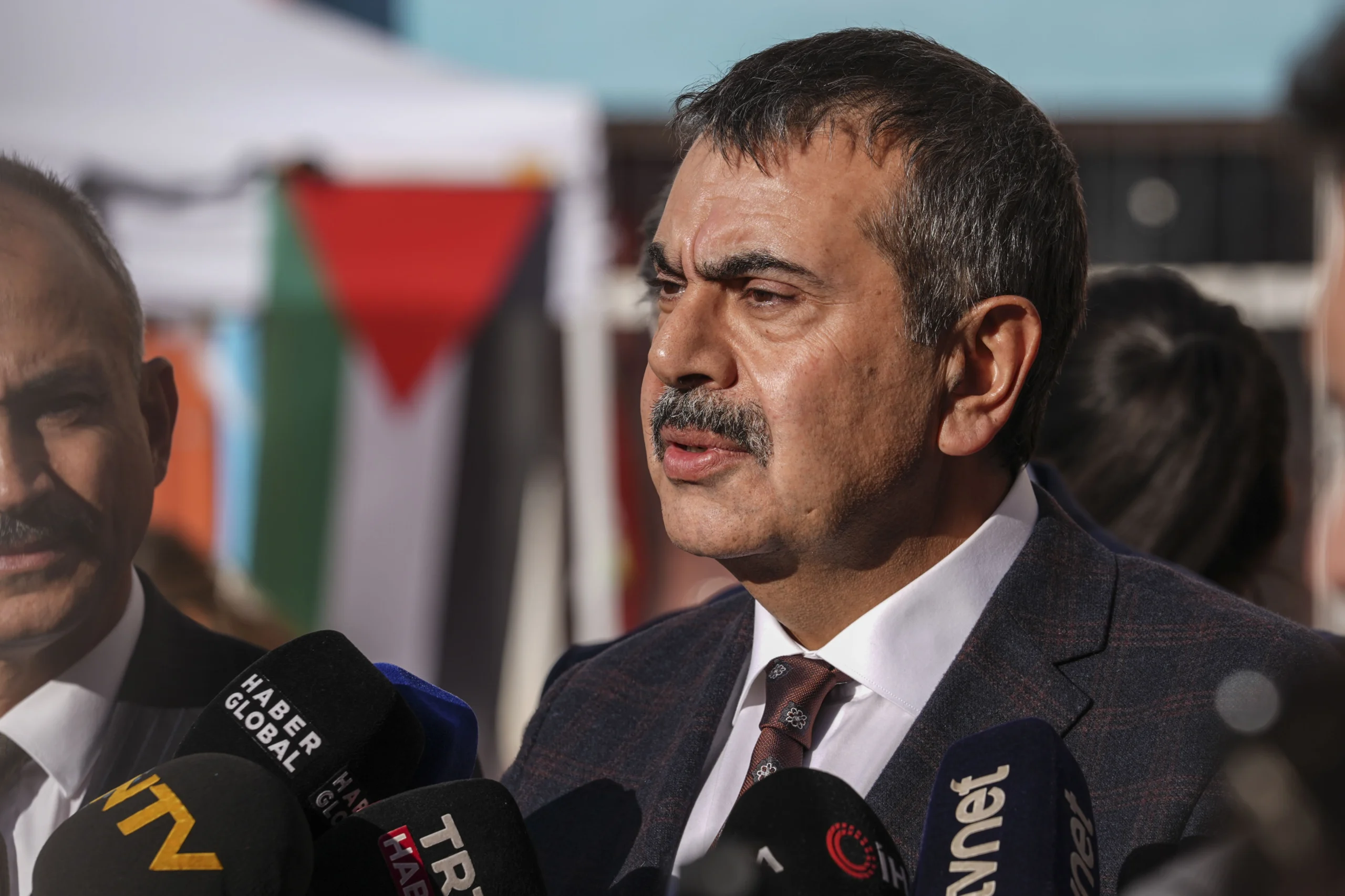 Bakan Yusuf Tekin, Ankara’da düzenlenen Gazze kermesinde insan haklarına duyarlı,