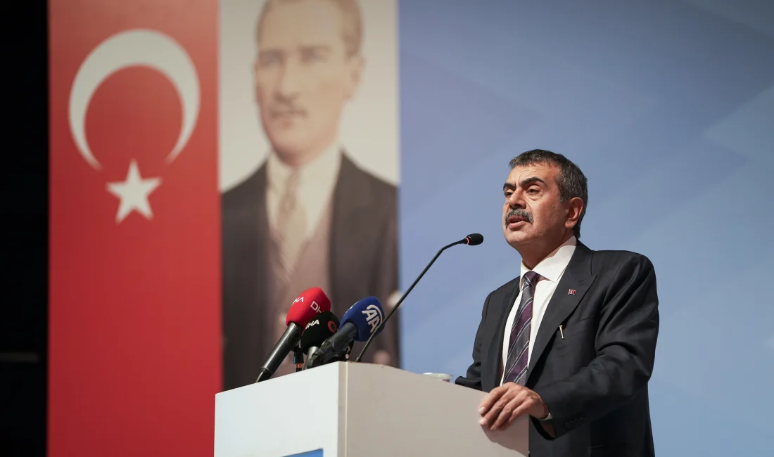 Bakan Tekin: “1 Milyon 250 Bin Öğretmenle Başarılamayacak Hiçbir Şey Yok” Bakan Yusuf Tekin, öğretmenlerin güç birliğiyle eğitimin her sorununun aşılabileceğini