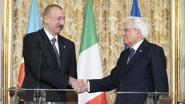 Aliyev ve Mattarella Bakü’de Enerji Ortaklığını Güçlendirdi Azerbaycan ile İtalya arasında enerji ve ticaret alanındaki stratejik işbirliği,