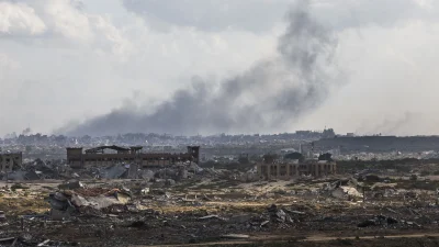 İsrail'in onayladığı ateşkes sonrası Gazze'den sınırlı çekilme adımı atıldı.